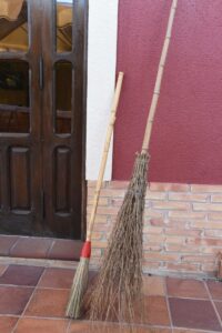 ESCOBAS NATURALES